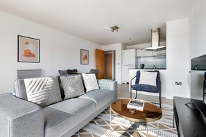 Télévision, chaîne hi-fi