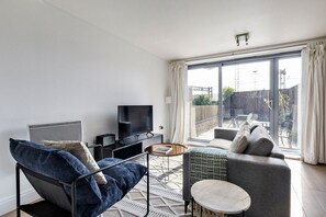 TV, stereo - Blueground | Chalk Farm, terrace, nr Primrose Hill (London)