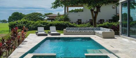 Piscine extérieure, piscine chauffée