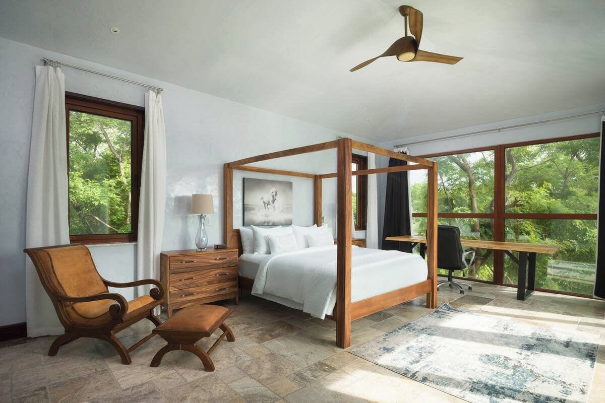 6 soverom, skrivebord, strykejern/-brett og wi-fi (inkludert)