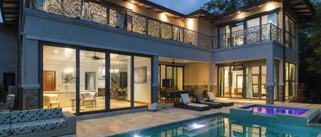 Piscine extérieure, piscine chauffée