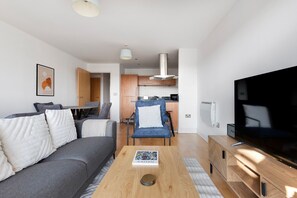 TV, stereo - Blueground | Chalk Farm, balcony, nr Regent's Park (London)