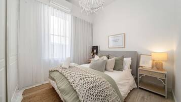 2 bedrooms, iron/ironing board, WiFi, bed sheets