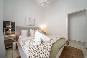 2 bedrooms, iron/ironing board, WiFi, bed sheets