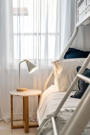 2 chambres, fer et planche à repasser, Wi-Fi, draps fournis