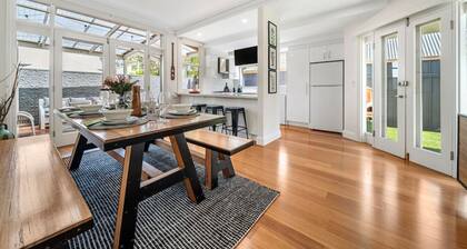 Waratah Cottage—1910s Boutique Heritage