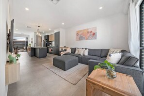 TV - Urban Soul @ Bowden - CBD Parkland (Bowden)