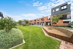 Property grounds - Urban Soul @ Bowden - CBD Parkland (Bowden)