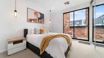 Desk, WiFi, bed sheets