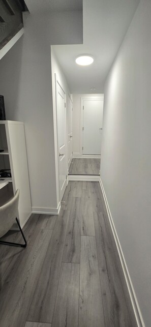 Interior - Peaceful Private 1 bedroom w ensuite; Queen bed.
close to 401 & all amenities. (Pickering)