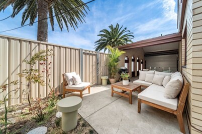 Sage by the Sea - WiFi, BBQ, Art