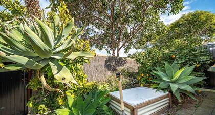 Stone`s Throw - Cafes, Parking, WiFi