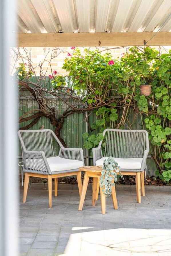 Terrace/patio - Stone`s Throw - Cafes, Parking, WiFi (Glenelg South)