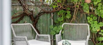 Stone`s Throw—A Beachside Retreat for Two