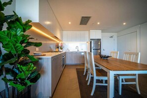 Fridge, microwave, oven, stovetop - Divinity on Morphett—CBD Living with Skyline Views (Adelaide)