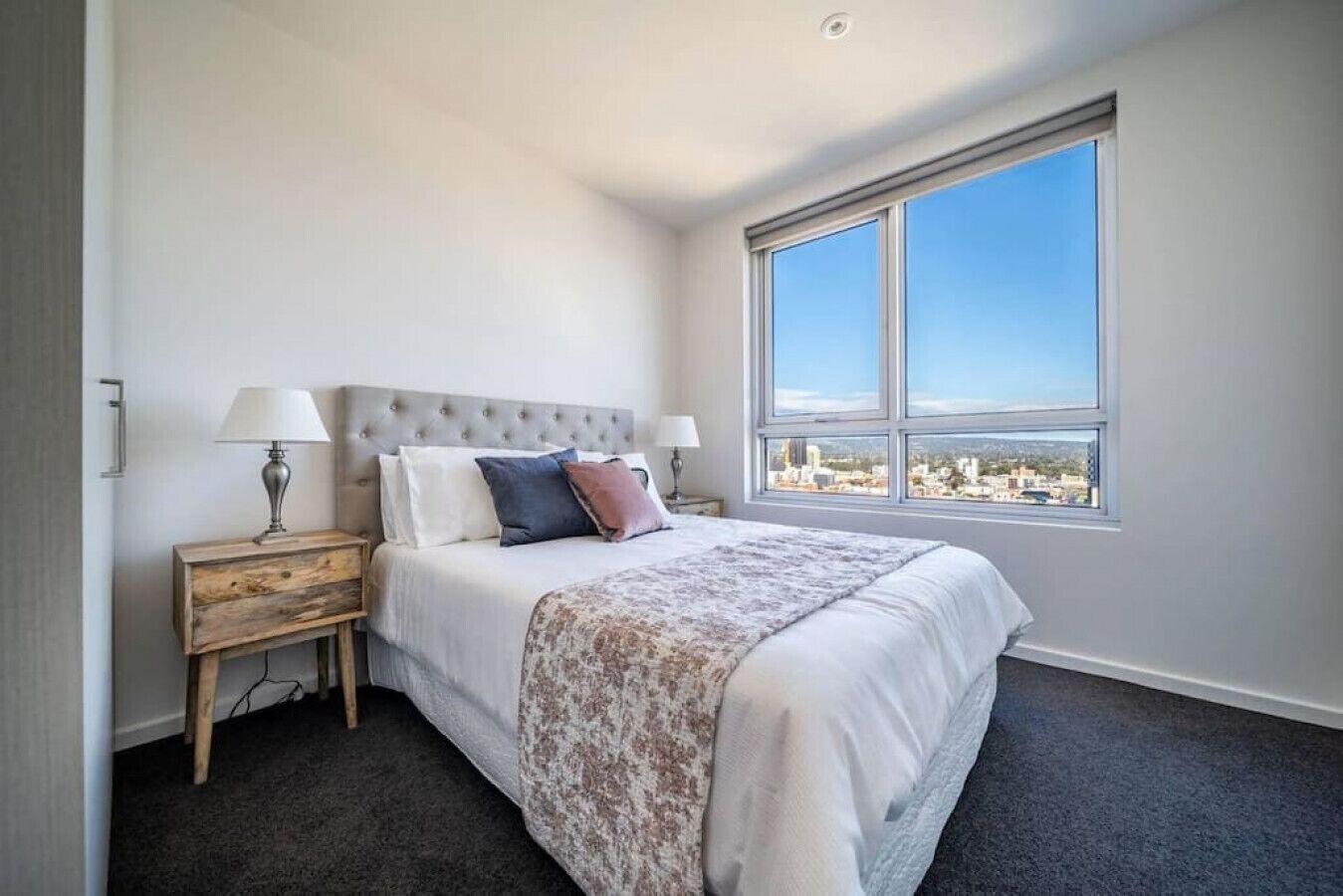 2 bedrooms, desk, iron/ironing board, WiFi