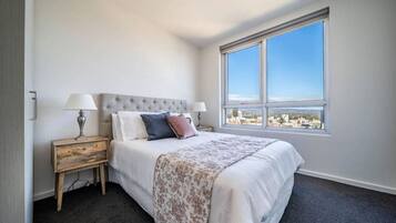 2 bedrooms, desk, iron/ironing board, WiFi