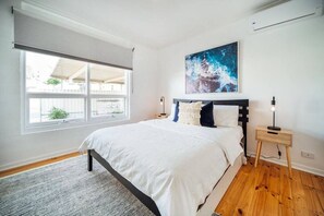 2 bedrooms, iron/ironing board, WiFi