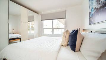 2 bedrooms, iron/ironing board, WiFi