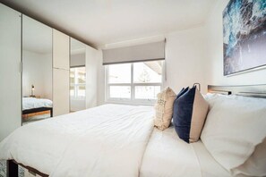2 bedrooms, iron/ironing board, WiFi - Urban Beach Shack-Me · ★Urban Beach Shack★Metres from the Beach & Cafes✔ (Grange)