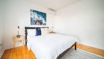 2 bedrooms, iron/ironing board, WiFi