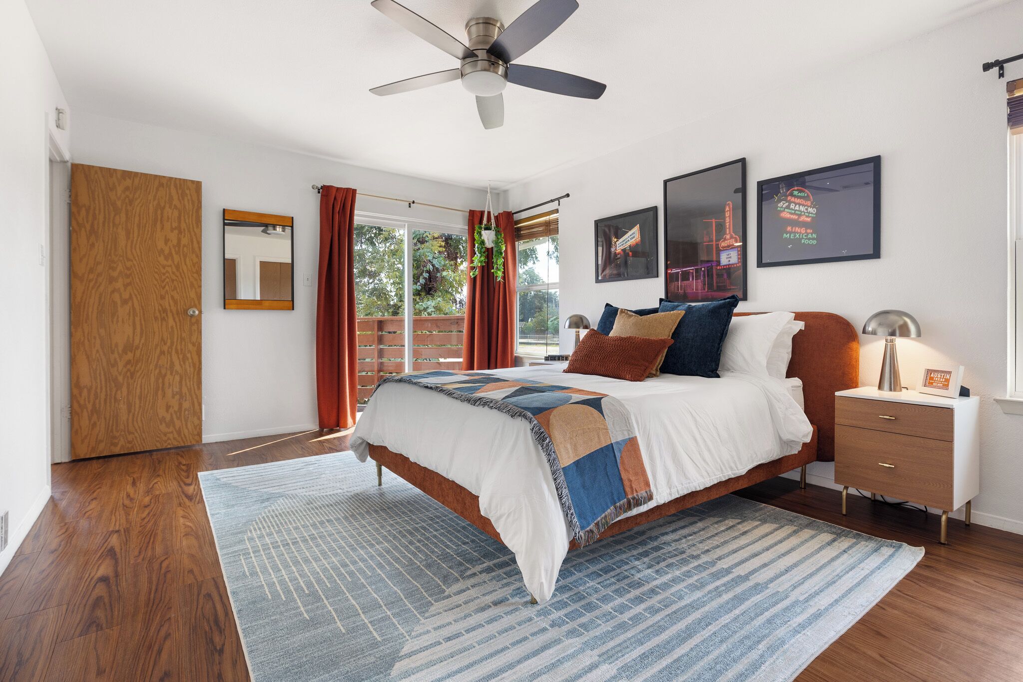 2 bedrooms, desk, iron/ironing board, travel crib