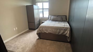 Tabla de planchar con plancha, wifi, ropa de cama