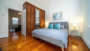 3 bedrooms, desk, iron/ironing board, WiFi