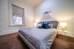 3 slaapkamers, een bureau, een strijkplank/strijkijzer, wifi