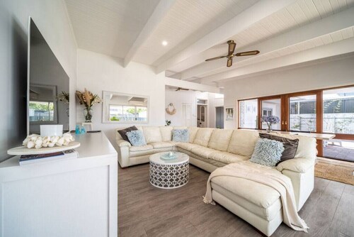 Summer Breeze—A Coastal Poolside Retreat
