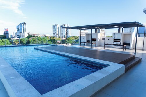 Luxurious 2-bedroom with gym, pool and AC in the best location of Asunción