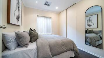 3 bedrooms, iron/ironing board, WiFi