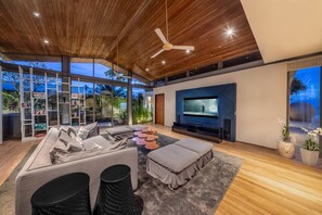 Television - Villa Tievoli (Takua Thung)