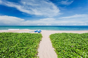 On the beach, white sand - Villa Tievoli (Takua Thung)