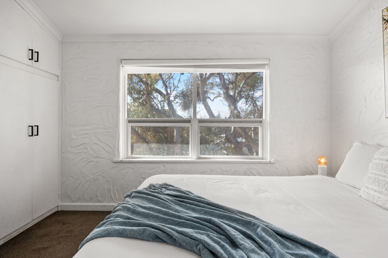 3 عدّة غرف نوم ومكواة/لوح كي وواي فاي وملاءات أسرّة