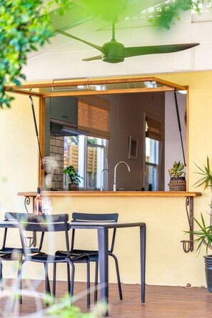 Outdoor dining - ★Il Cappano Rosa★✔Beachside✔WiFi✔Espresso✔Unique (Henley Beach)