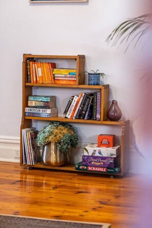 Game room - Il Cappano Rosa—Vintage Charm by Henley Square (Henley Beach)