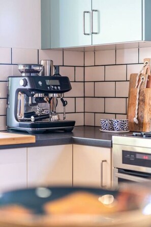 Refrigerador, horno, parrilla de estufa y lavavajillas 