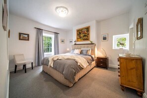 2 Schlafzimmer, Schreibtisch, Bügeleisen/Bügelbrett, WLAN