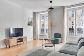 Télévision, chaîne hi-fi