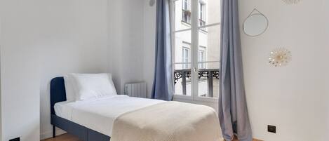 2 habitaciones, tabla de planchar con plancha, wifi y ropa de cama