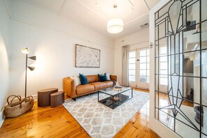 TV - ★Redgum on Rugless★ ✔Beach✔Parks✔2BR Staycation (Glenelg East)