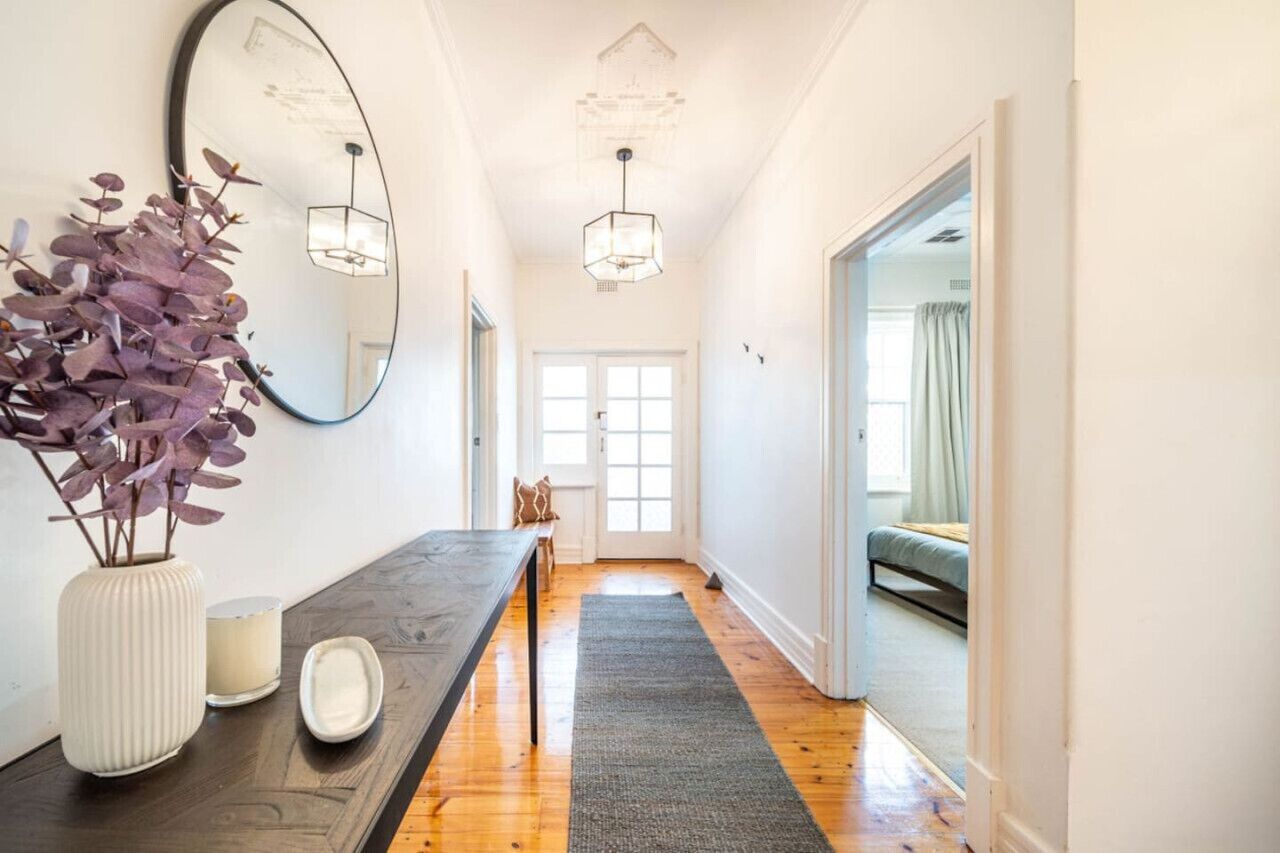 2 dormitorios, escritorio, tabla de planchar con plancha y wifi