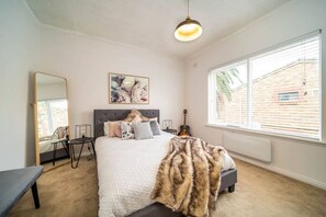 1 bedroom, desk, iron/ironing board, WiFi