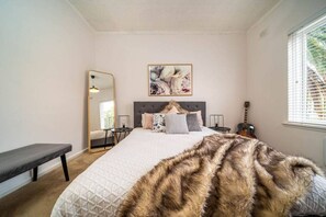 1 bedroom, desk, iron/ironing board, WiFi