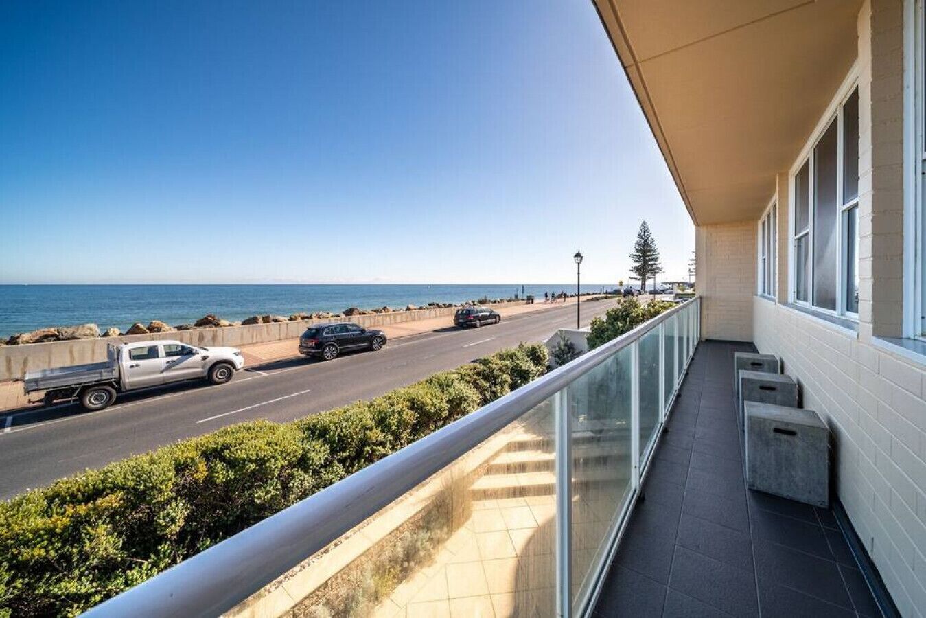 المنطقة المحيطة بالمنشأة