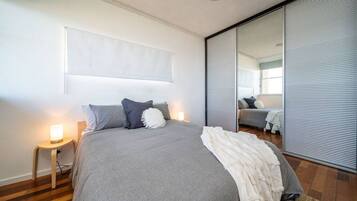 2 bedrooms, iron/ironing board, WiFi, bed sheets