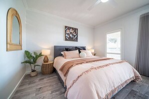 4 habitaciones, tabla de planchar con plancha, wifi y ropa de cama 