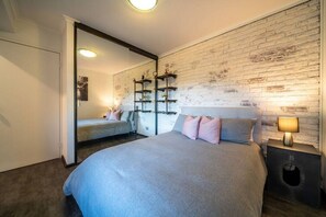 3 Schlafzimmer, Schreibtisch, Bügeleisen/Bügelbrett, WLAN