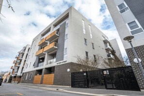 Exterior - Get Comfy on Frew - CBD Stay near Parklands & Dining (Adelaide)